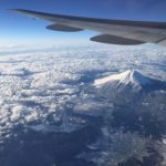 【航空会社】飛行機から富士山を見るには？きれいに機内から富士山を取る方法！ 冬の羽田発はきれいに取れる！羽田‐福岡